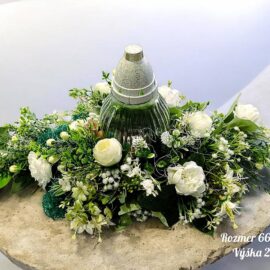 Veľká bielo krémová ikebana na cintorín